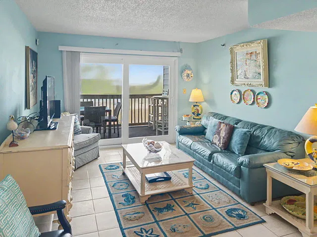 3 bed, 1212 sqft, $3,500 — Photo 1