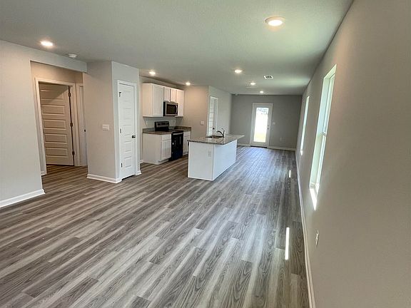 3rd image of 8675 Summer Bay Ln