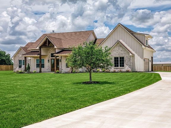 2nd image of 5501 Larkspur Ln