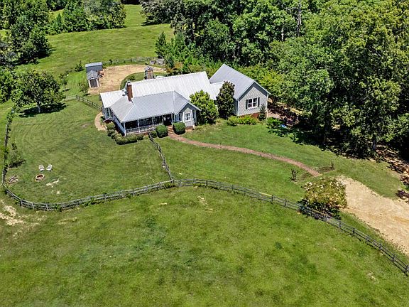 2nd image of 160 Tanya Rd NE