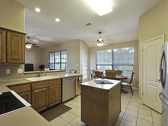 2nd image of 617 Meadow Oaks Dr