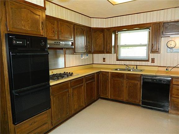 3rd image of 2749 Jeanne St