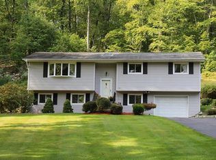 25 Fox Hill Rd, Cortlandt Manor, NY 10567