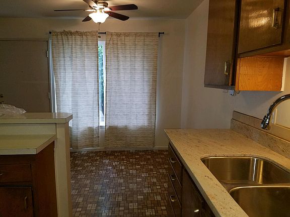 Open kitchen, dinning room