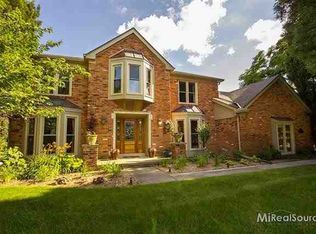 37355 Brookwood St, Farmington, MI 48331