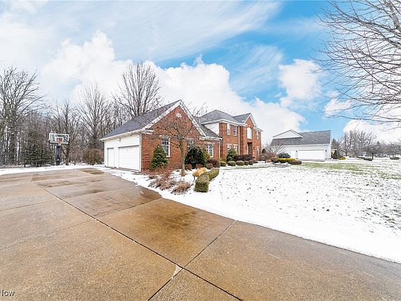 2nd image of 5489 Strathaven Dr