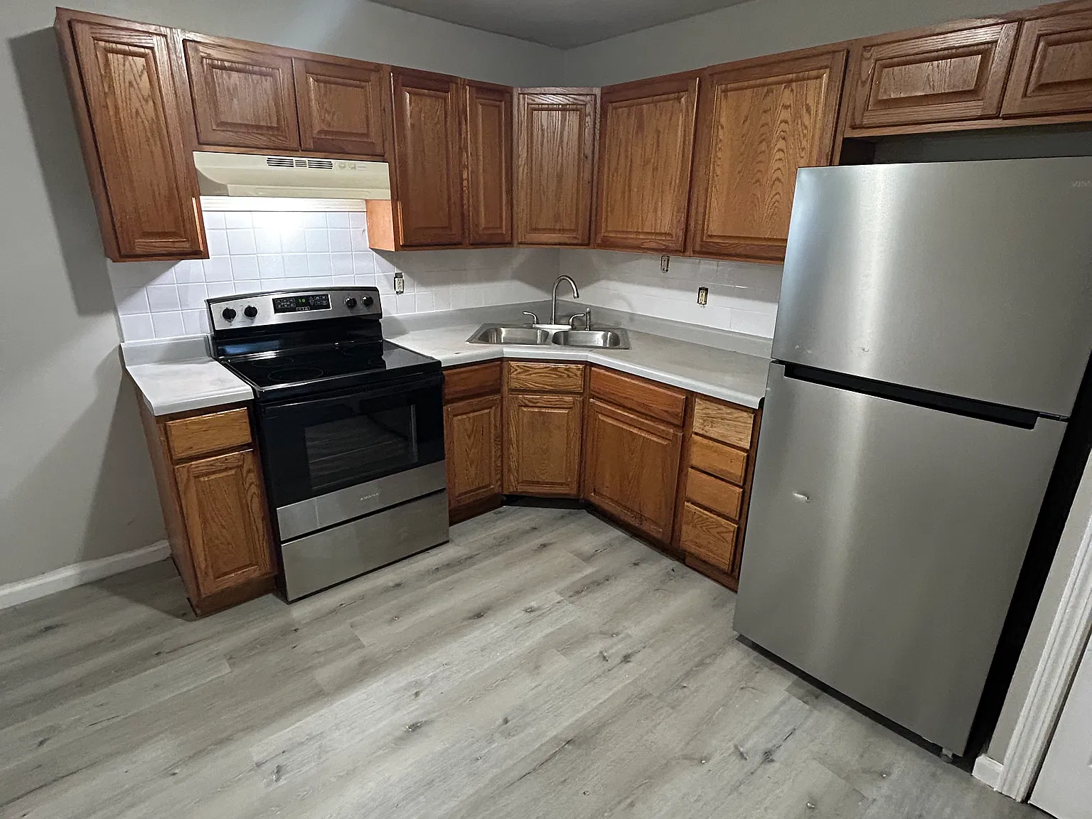 3 bed, 984 sqft, $1,575 — Photo 2