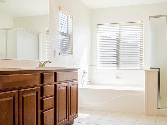 5th image of 1056 Downing Cir