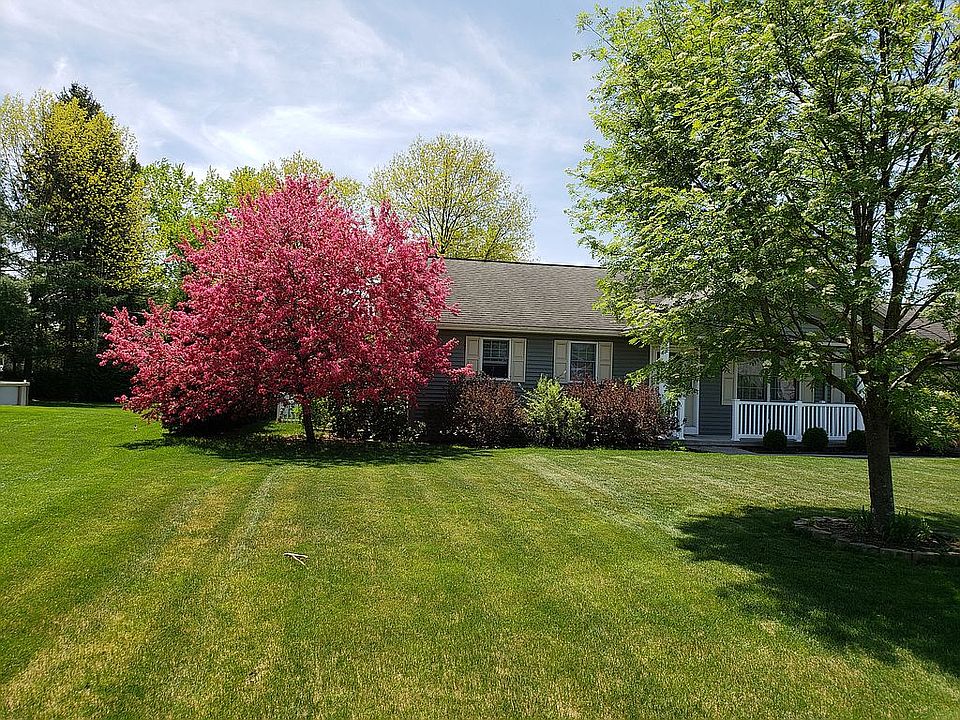 1st image of 10 Bayberry Dr