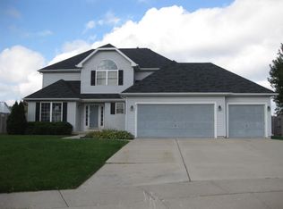 511 Steeplechase Ct, McHenry, IL 60050