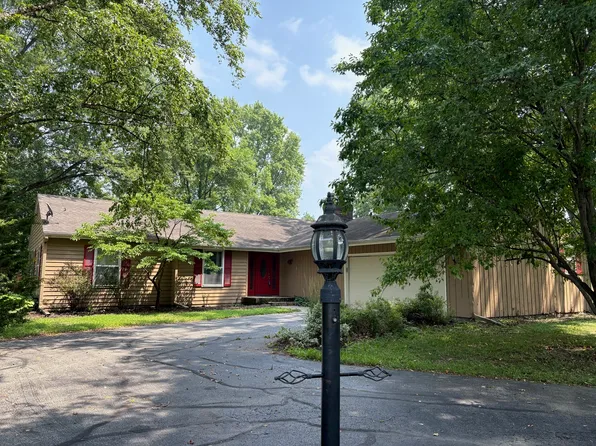 147 Woodlake Rd, Seymour, IL 61875