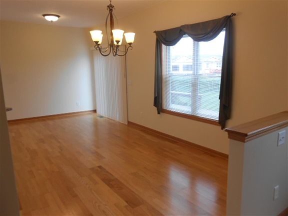 5th image of 3435 Portland Dr