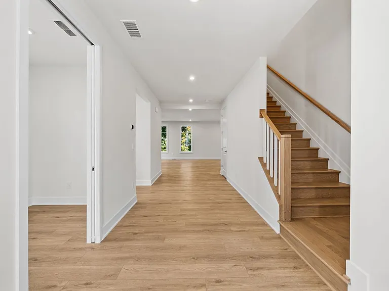 104 Alabaster Ln — Photo 13
