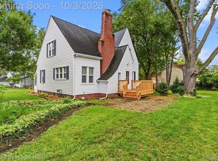 3091 Edgefield Dr, Waterford, MI 48328