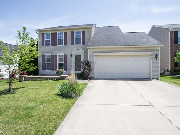 9064 Brookledge Ave NW, North Canton, OH 44720