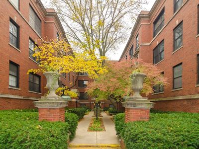 5521 S Blackstone Ave APT 1E, Chicago, IL, 60637