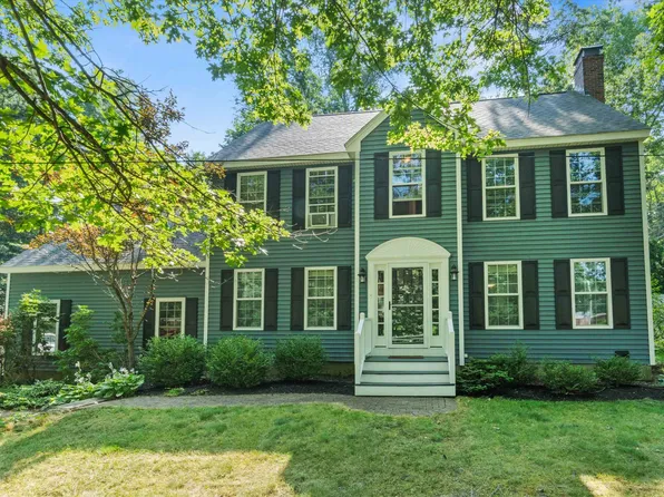 2 Trishas Way, Stratham, NH 03885