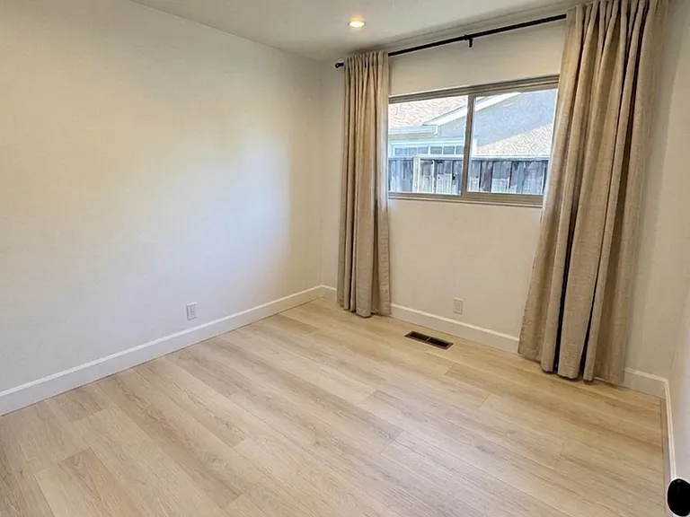 9887 Broadmoor Dr — Photo 6