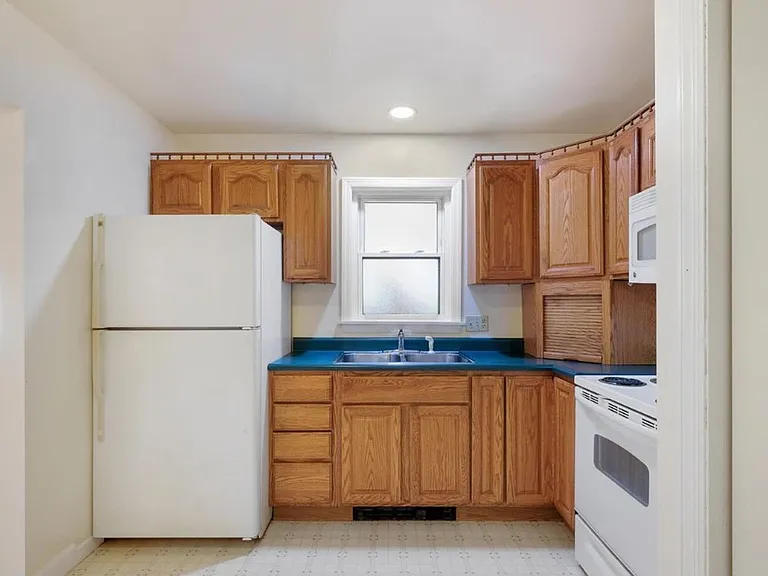 25 N Maple Ave — Photo 8