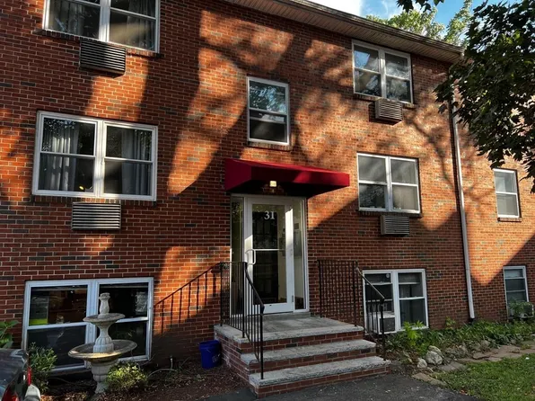 31 Montvale Ave APT 1, Woburn, MA 01801