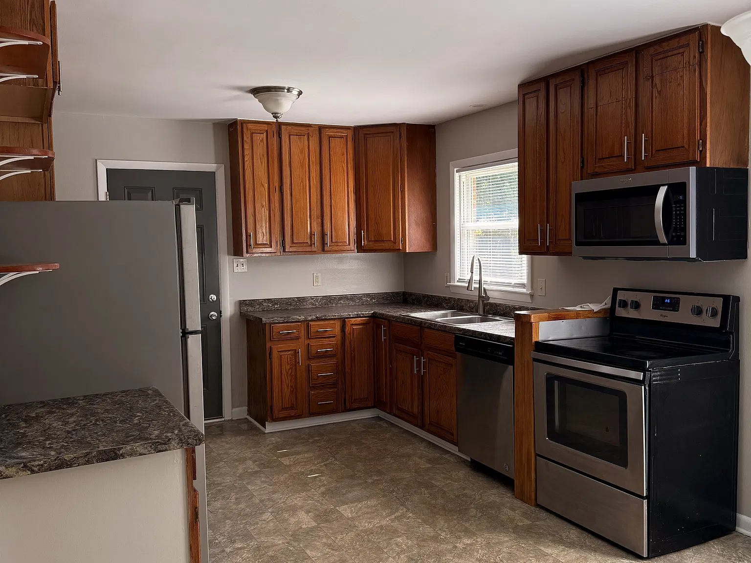 3 bed, 1200 sqft, $1,200 — Photo 3
