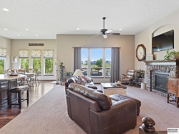 5th image of 10805 Lake Tahoe Dr