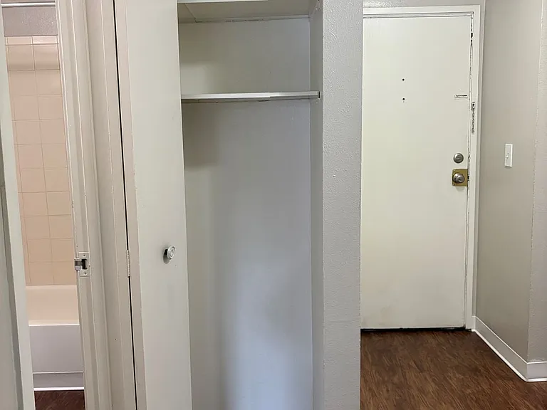 Prospect Pointe Apartments — Photo 52