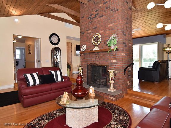 2nd image of 47 Pinewood Dr