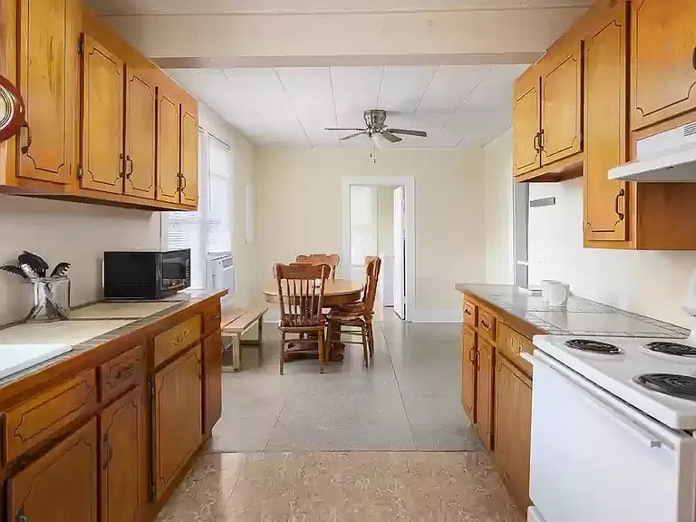 135 Gilbert Ct — Photo 12