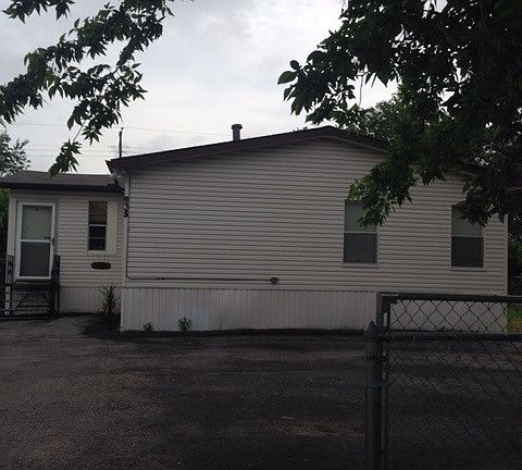 3rd image of 935 Ashwood St