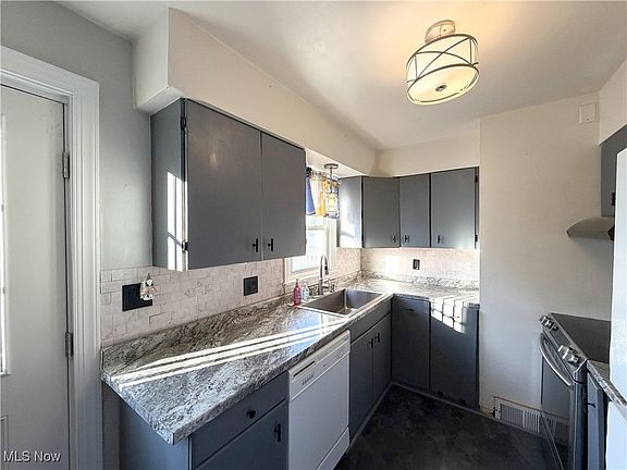 5th image of 3719 Brightway St