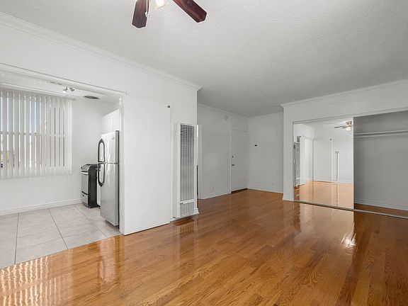 3rd image of 1029 N Ardmore Ave #9dd7f475e
