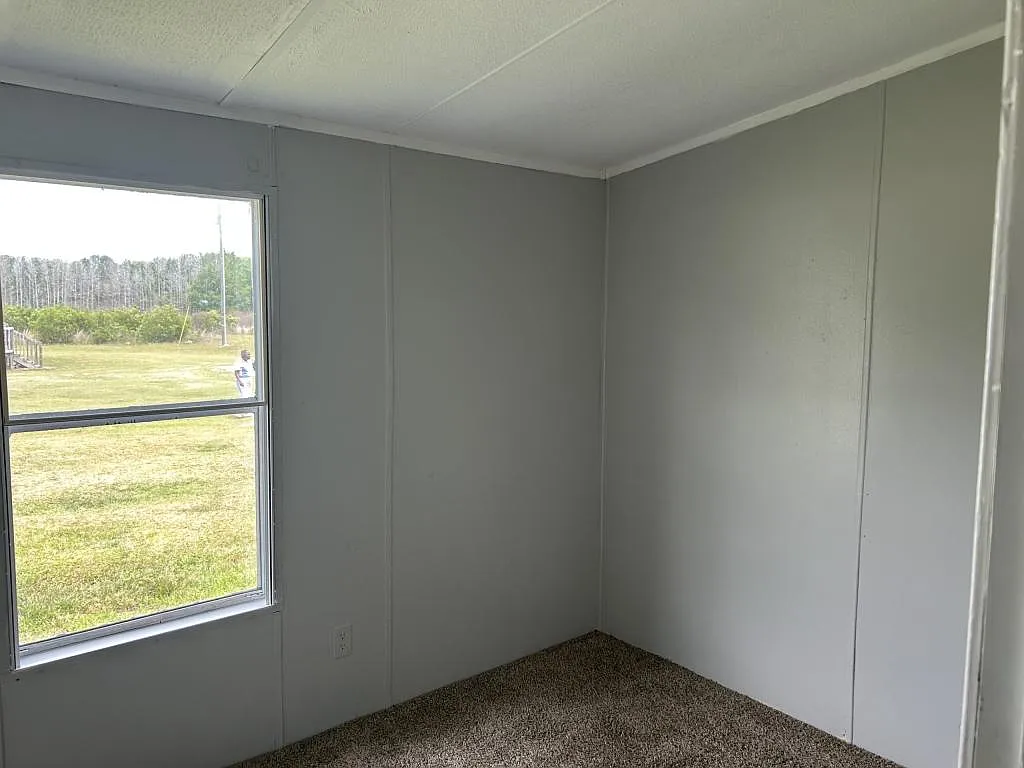 492 E Smallwood Rd. — Photo 4