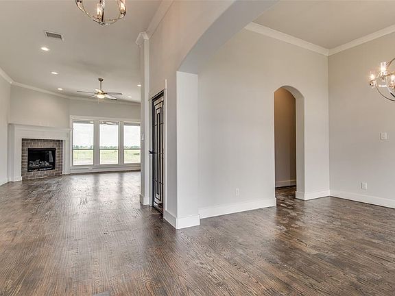 4th image of 4446 Lake Breeze Dr