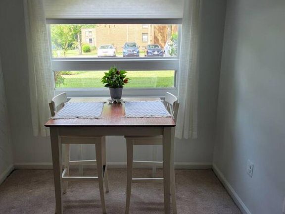 5th image of 15 Silverwood Cir APT 1
