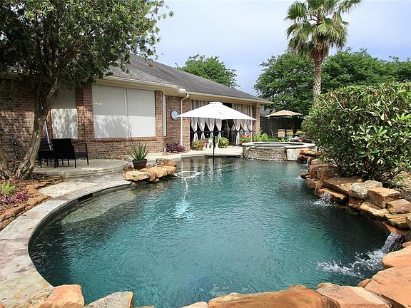 There's also many areas to relax poolside too!