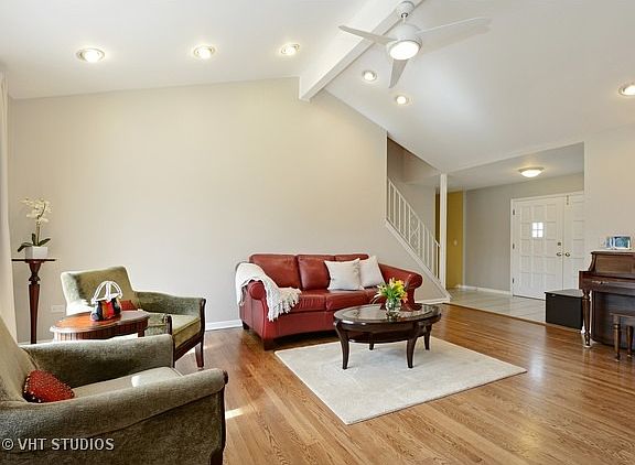2nd image of 2923 Huntington Dr