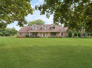 2 Essex Ct, Hawthorn Woods, IL 60047