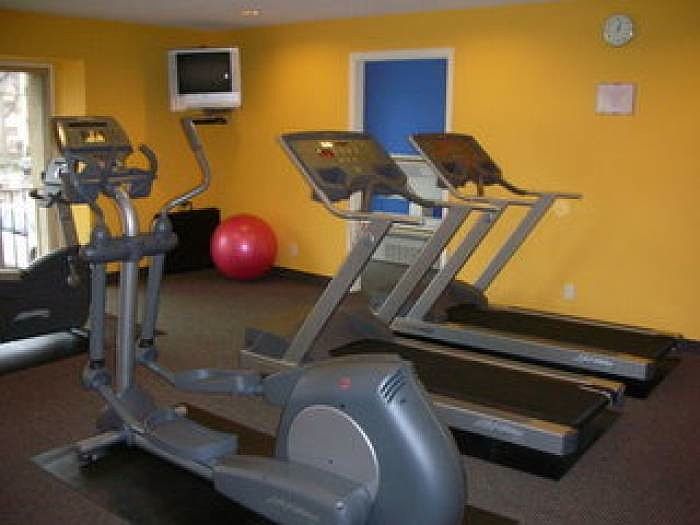24/7 Fitness & Tan Center