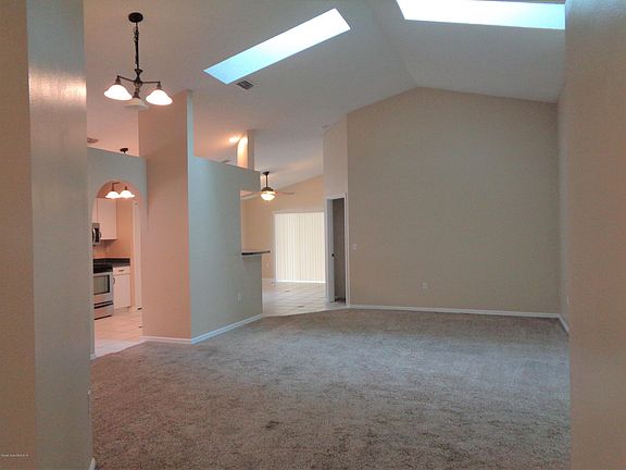 4th image of 2600 Alicia Ln
