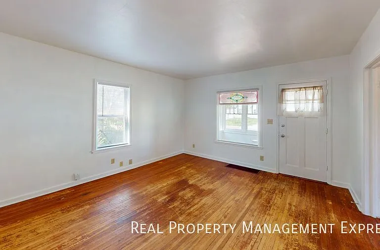 758 S 3rd Ave — Photo 7