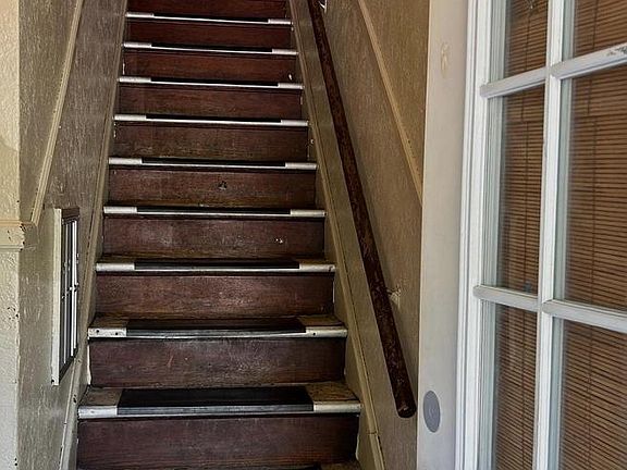 3rd image of 1633 W Virginia Ave NE