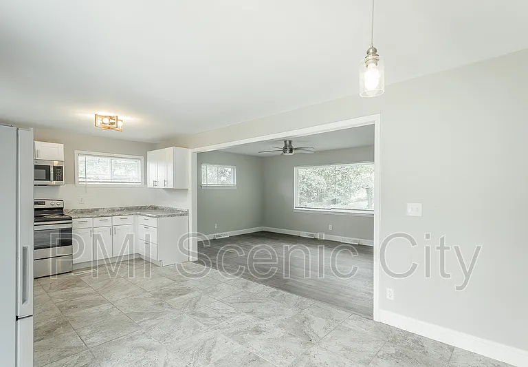 1375 Orbit Dr — Photo 34
