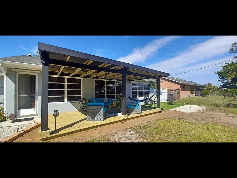 1116 SE Menores Ave — Photo 1