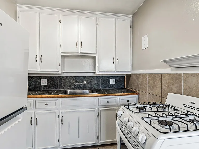 Leyden Apartments — Photo 10