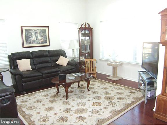 4th image of 54 Redwood Ln