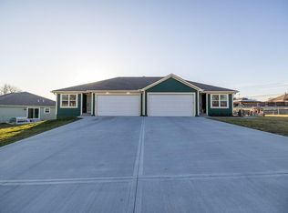 632 & 634 Morningview Dr, Harrisonville, MO 64701