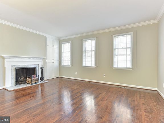 3rd image of 602 S Lee St