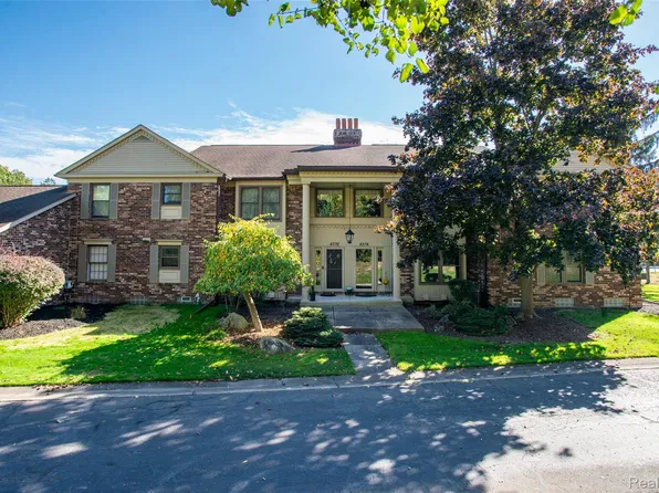 4376 Knightsbridge Ln, West Bloomfield, MI 48323