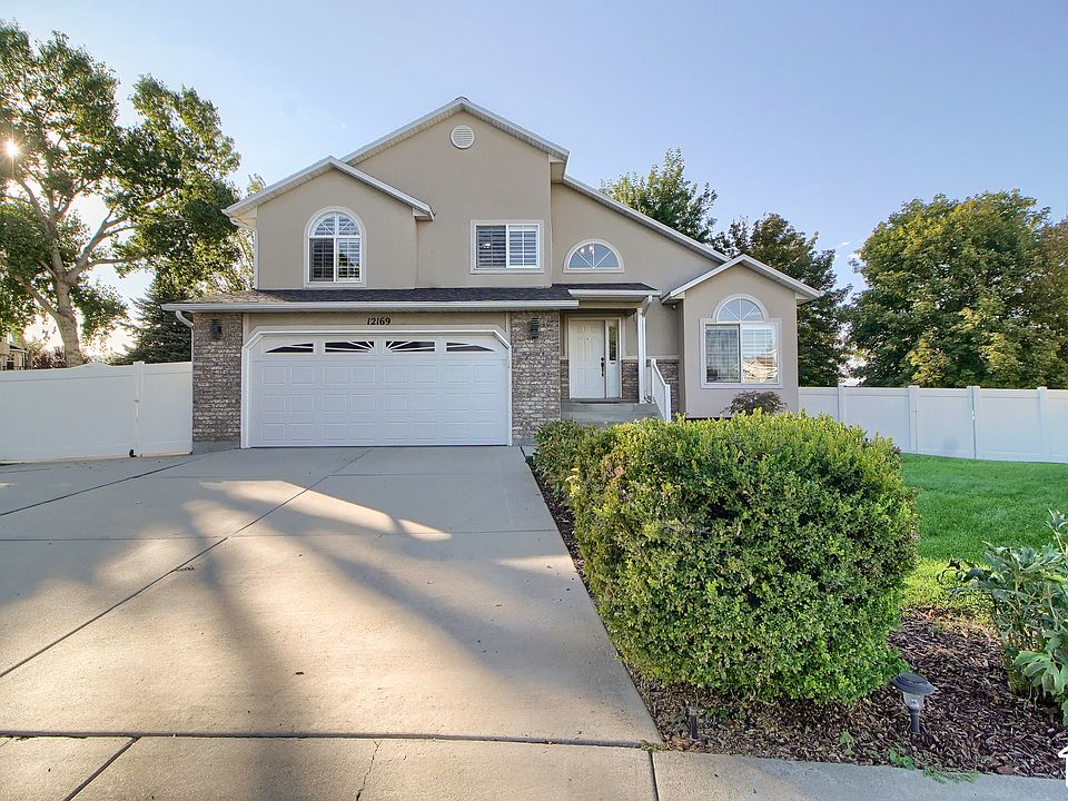 1st image of 12169 S Andrew View Cir
